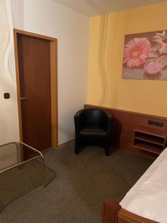 Hotel Zur Post Fromel Büchlberg Стая снимка